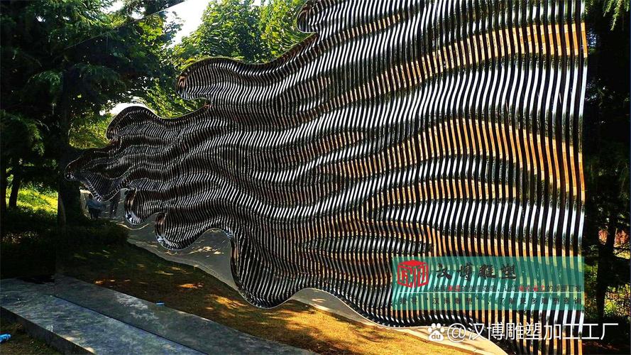 这一艺术杰作的背后,是雕塑加工工厂的匠心独运